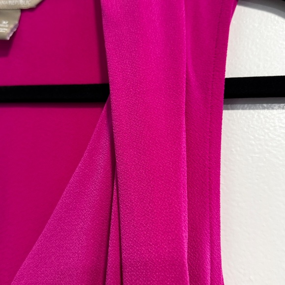 Banana Republic Sleeveless V-Neck Blouse –  Pink – Size M - Picture 5 of 6